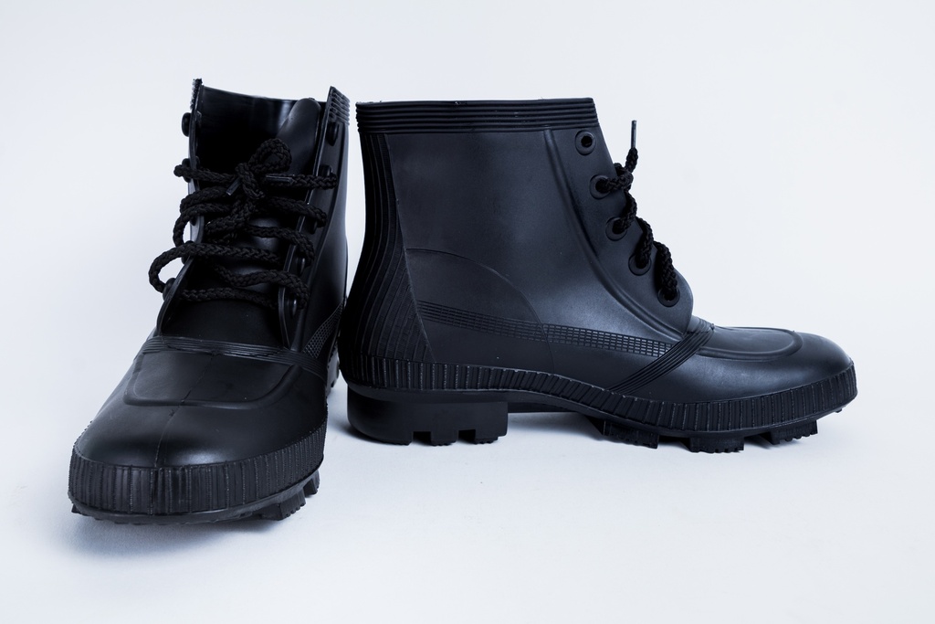 SIZE 7 SHORT ANKLE BOOTS
